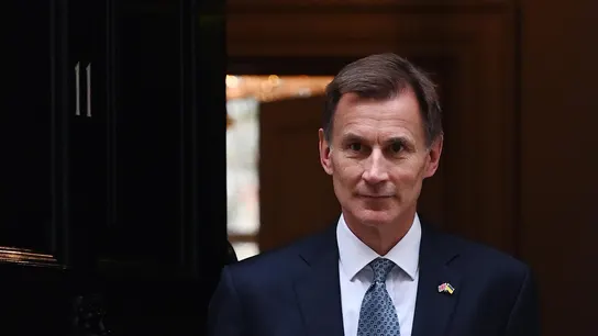 Jeremy Hunt anuncia que Reino Unido ha entrado en recesión. Jeremy Hunt anuncia que Reino Unido ha entrado en recesión.