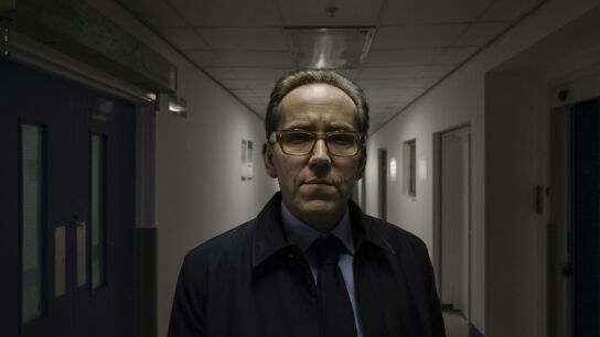 Ben Miller es Richard, jefe de Danny y uno de los primeros a los que se enfrenta el protagonista en su 'Caza al culpable'.
