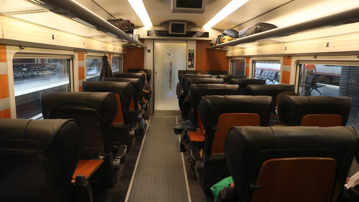 Imagen de archivo del interior de un tren. Imagen de archivo del interior de un tren.
