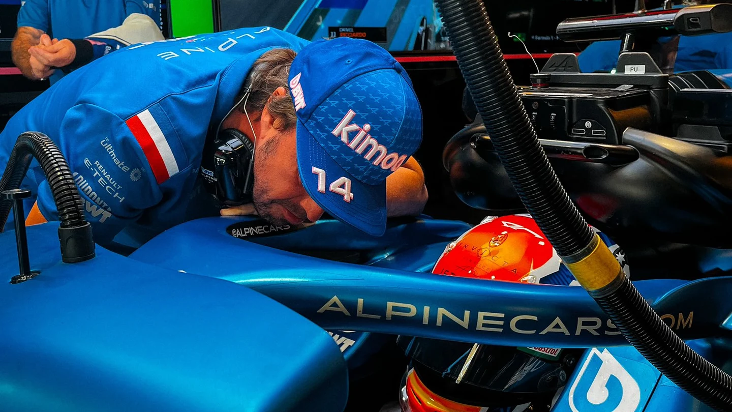 Fernando Alonso, junto a Jack Doohan Fernando Alonso, junto a Jack Doohan
