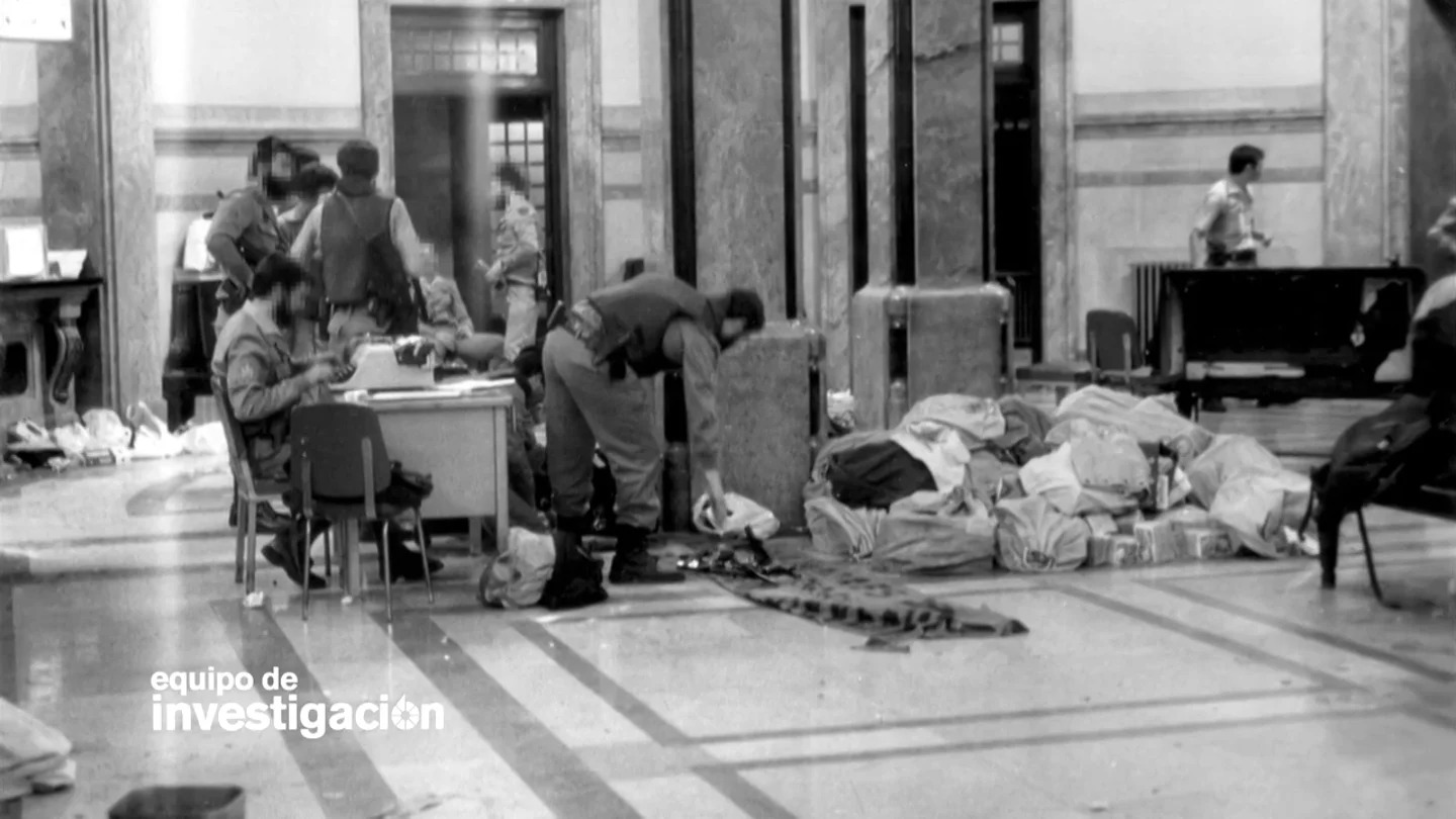 El 23F y los documentos secretos desaparecidos tras el asalto al Banco Central: "Estaban relacionados con el golpe" El 23F y los documentos secretos desaparecidos tras el asalto al Banco Central: "Estaban relacionados con el golpe"