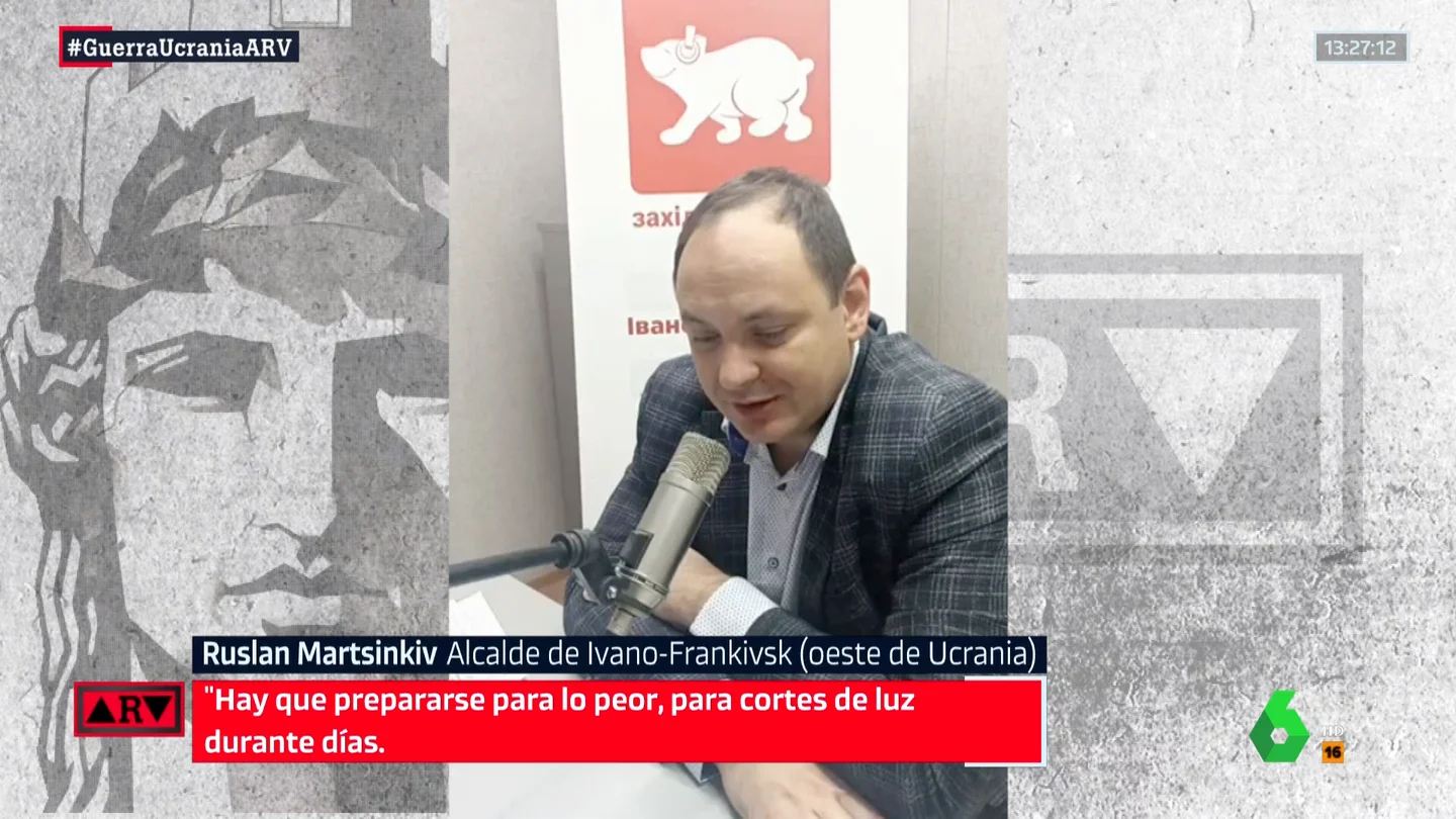 Alcalde ucraniano pide a sus ciudadanos que abandonen la ciudad por los cortes en la calefacción: "Será difícil sobrevivir en los pisos" Alcalde ucraniano pide a sus ciudadanos que abandonen la ciudad por los cortes en la calefacción: "Será difícil sobrevivir en los pisos"