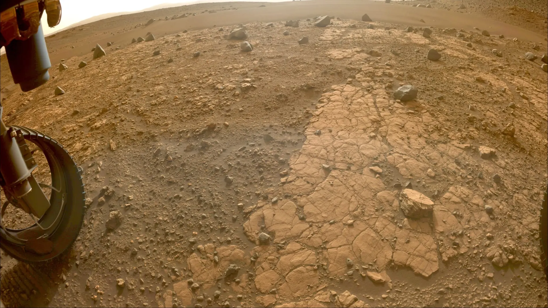 El rover Perseverance de la NASA investiga un &quot;intrigante&quot; lecho de roca en Marte