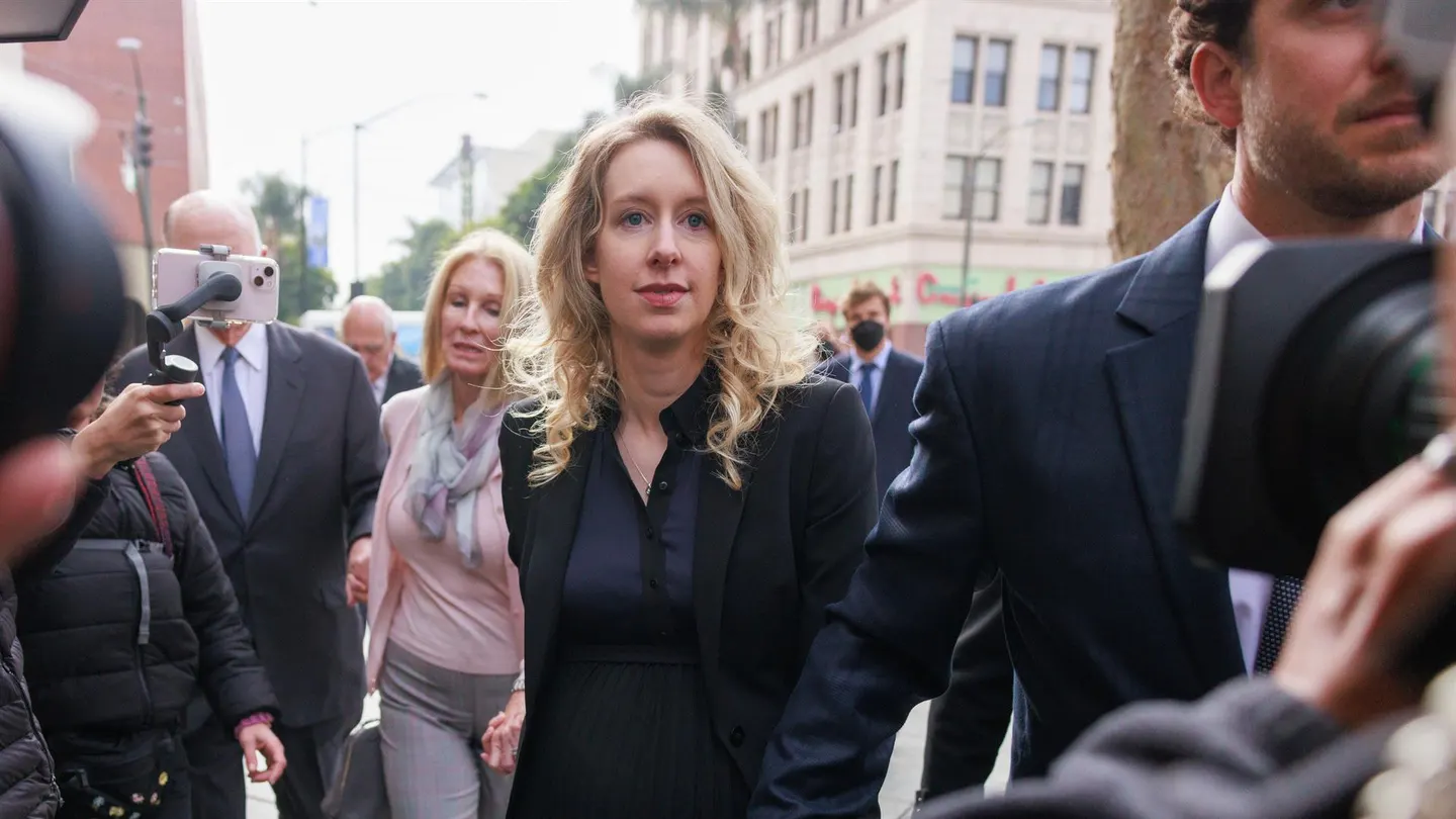 Elizabeth Holmes, fundadora de Theranos, condenada a 11 años de prisión por fraude Elizabeth Holmes, fundadora de Theranos, condenada a 11 años de prisión por fraude