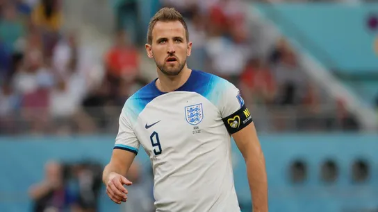 Harry Kane sin el brazalete multicolor de la iniciativa "OneLove" Harry Kane sin el brazalete multicolor de la iniciativa "OneLove"