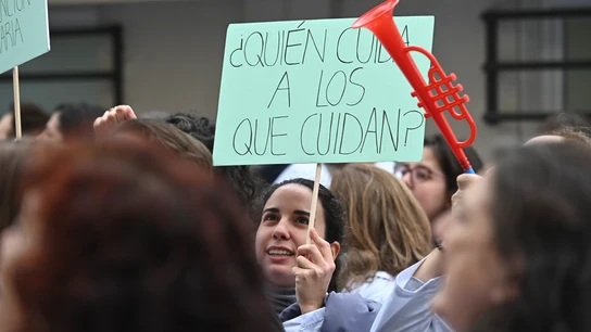 Concentración frente a la Gerencia de Atención Primaria Concentración frente a la Gerencia de Atención Primaria