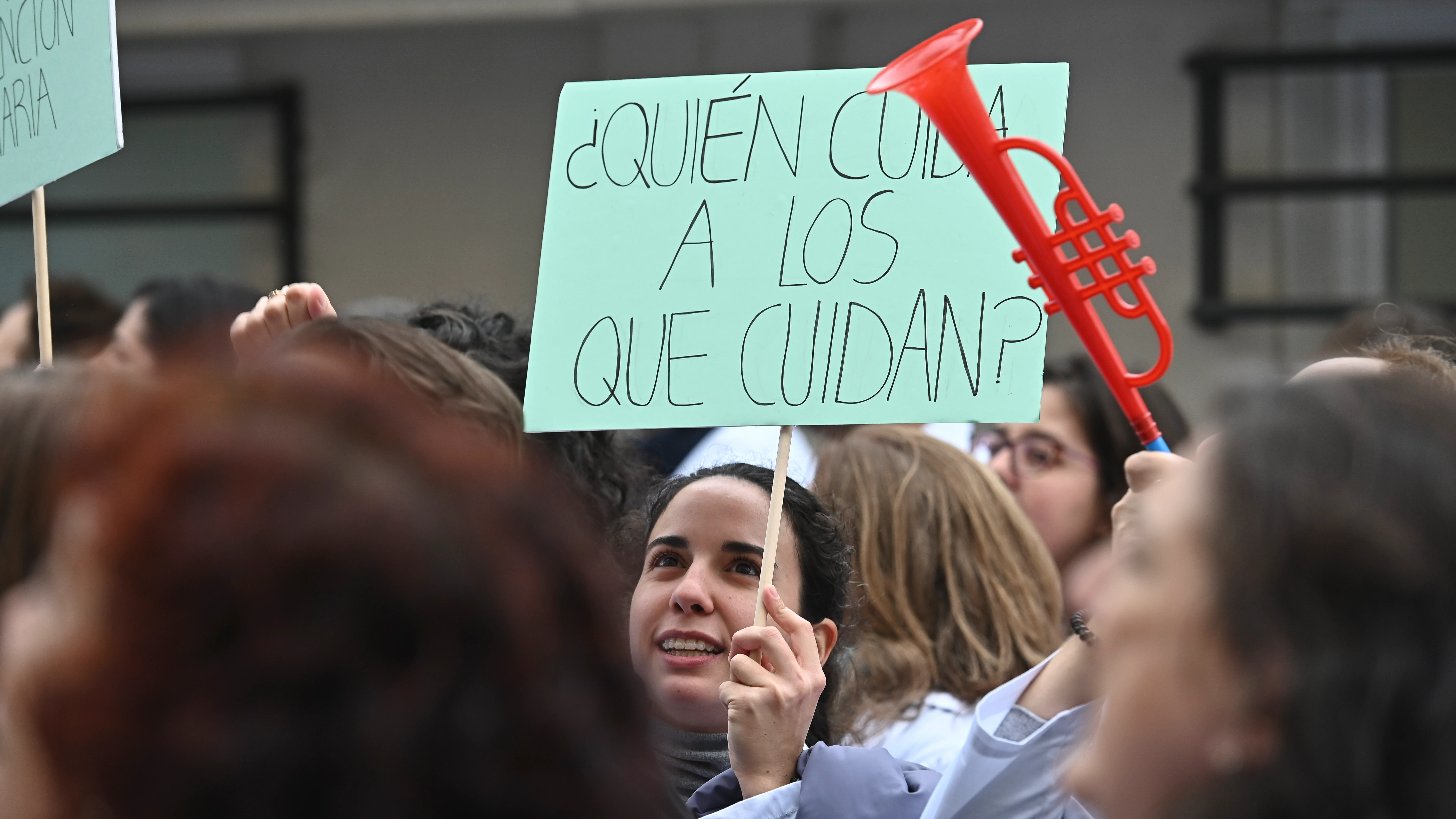 Concentración frente a la Gerencia de Atención Primaria