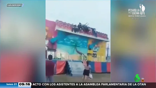 Varias personas caen de una atracción en marcha por no estar bloqueada la barra de seguridad Varias personas caen de una atracción en marcha por no estar bloqueada la barra de seguridad