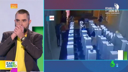 Vídeo viral de una joven tirando todas las piezas de arte de un museo Vídeo viral de una joven tirando todas las piezas de arte de un museo
