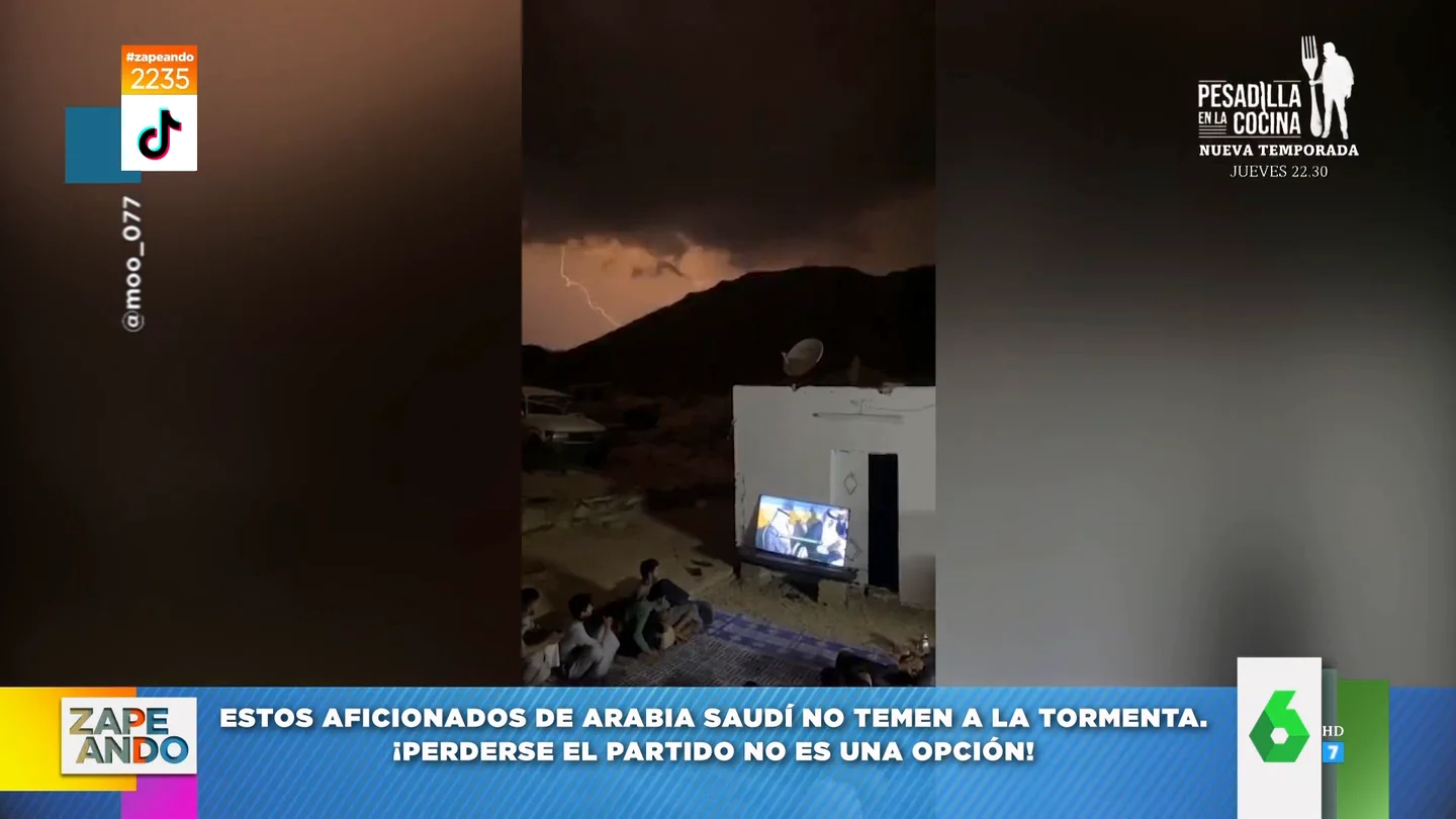 Así vieron el partido inaugural del Mundial de Qatar en esta remota aldea de Arabia Saudí Así vieron el partido inaugural del Mundial de Qatar en esta remota aldea de Arabia Saudí
