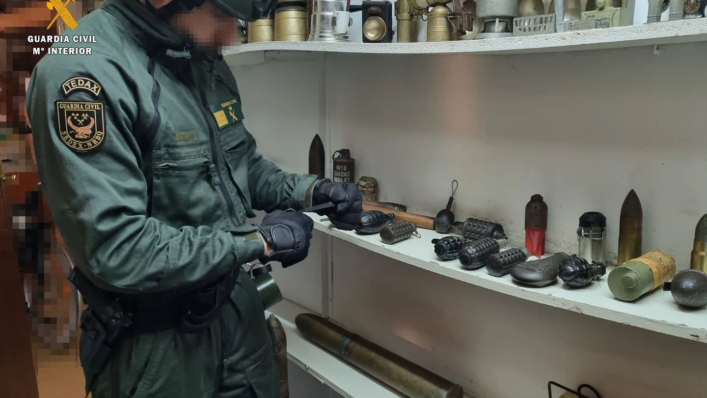 La Guardia Civil interviene armas y material bélico de la Guerra Civil en Calafell. La Guardia Civil interviene armas y material bélico de la Guerra Civil en Calafell.