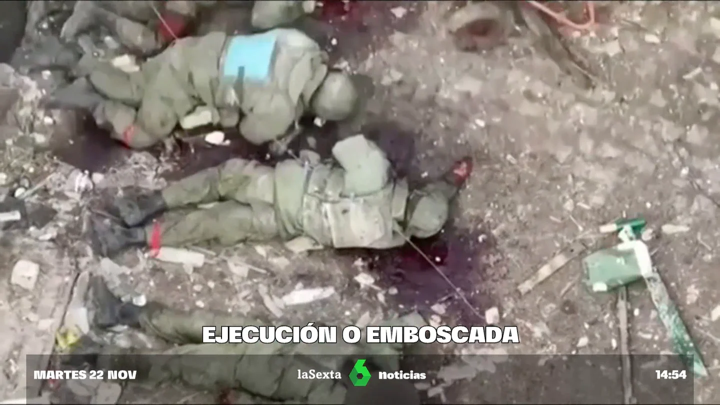 ¿Ejecución o emboscada? Las imágenes de Lugansk con las que Rusia acusa a Ucrania de haber cometido crímenes de guerra ¿Ejecución o emboscada? Las imágenes de Lugansk con las que Rusia acusa a Ucrania de haber cometido crímenes de guerra