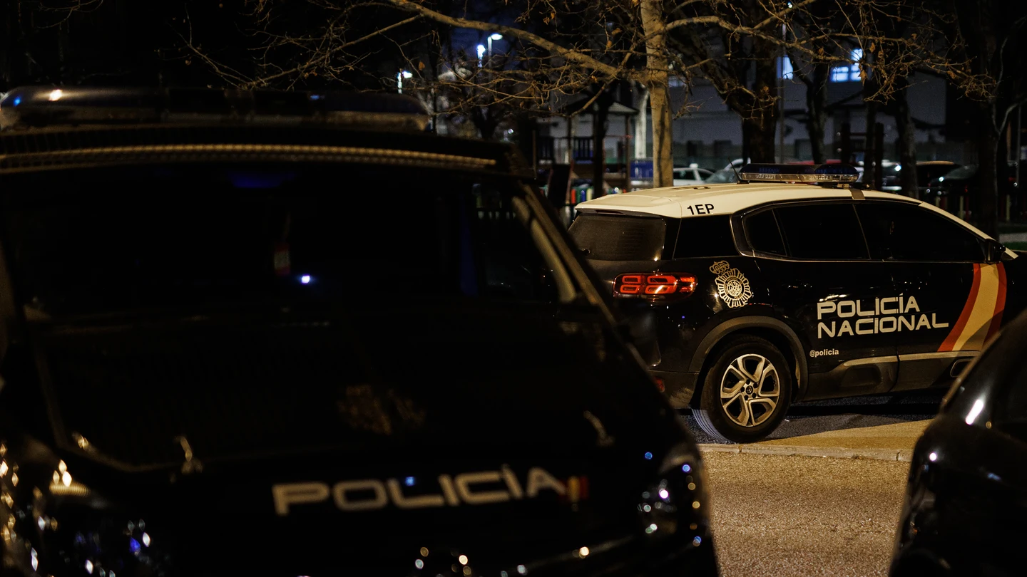 Dos coches de Policía Nacional Dos coches de Policía Nacional