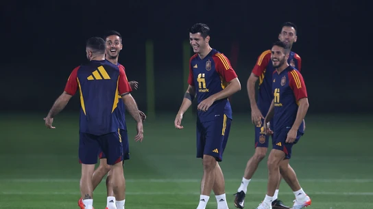 Varios jugadores de la Selección durante un entrenamiento en Qatar Varios jugadores de la Selección durante un entrenamiento en Qatar