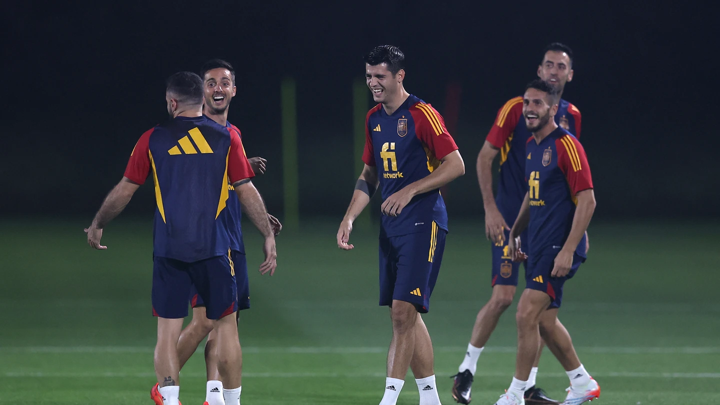 Varios jugadores de la Selección durante un entrenamiento en Qatar Varios jugadores de la Selección durante un entrenamiento en Qatar