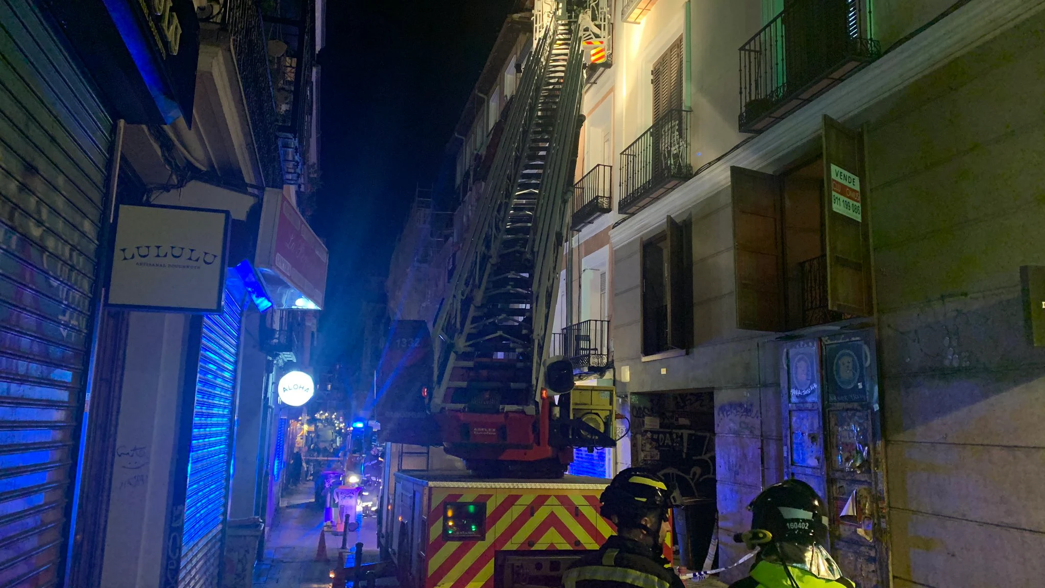 Herido grave un hombre tras caerle una losa de una fachada en Malasaña, Madrid