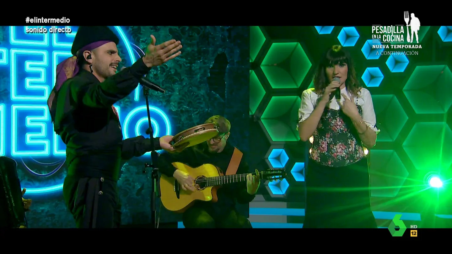 Rozalén y Rodrigo Cuevas interpretan 'Te quiero porque te quiero' en el plató de El Intermedio Rozalén y Rodrigo Cuevas interpretan 'Te quiero porque te quiero' en el plató de El Intermedio