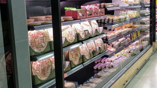 10 alimentos que no debes comer si están caducados, pero sí pasada la fecha de consumo preferente 10 alimentos que no debes comer si están caducados, pero sí pasada la fecha de consumo preferente