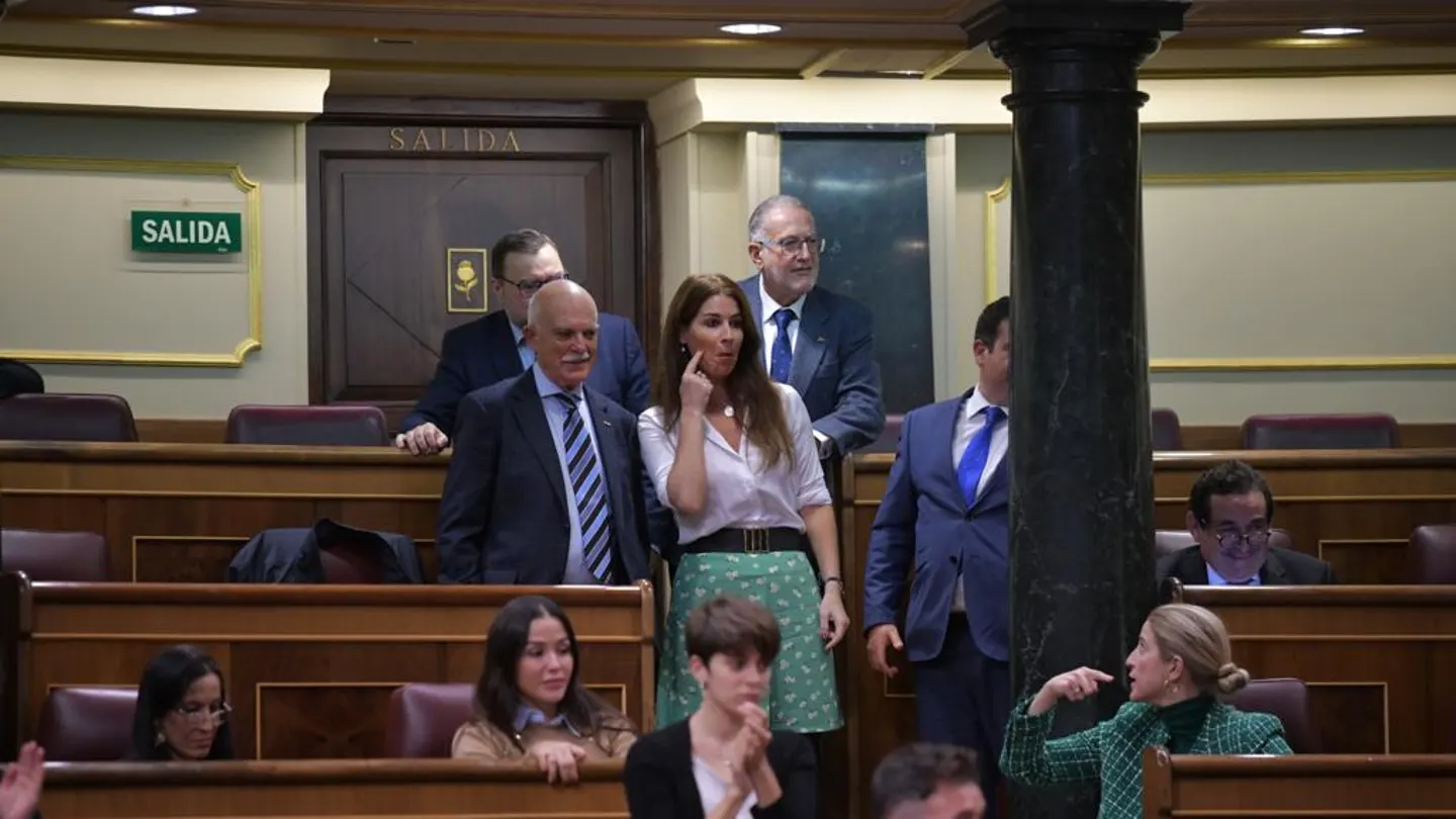 La imagen de la vergüenza de Vox: las burlas de Toscano tras su ataque machista a Montero La imagen de la vergüenza de Vox: las burlas de Toscano tras su ataque machista a Montero
