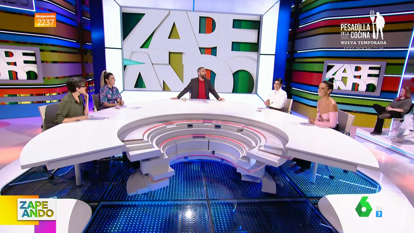 La reacción de Dani Mateo a la "mesa femenina" de Zapeando: "Hemos hecho un programa en apoyo a Irene Montero" La reacción de Dani Mateo a la "mesa femenina" de Zapeando: "Hemos hecho un programa en apoyo a Irene Montero"