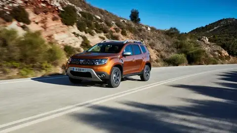 Dacia Duster Dacia Duster circulando por la carretera