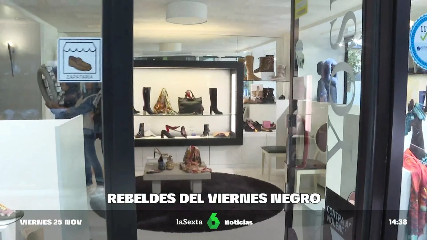El pequeño comercio se planta ante el Black Friday: "La situación no es la mejor para hacer descuentos" El pequeño comercio se planta ante el Black Friday: "La situación no es la mejor para hacer descuentos"