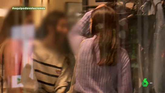 Jóvenes en una tienda Jóvenes en una tienda