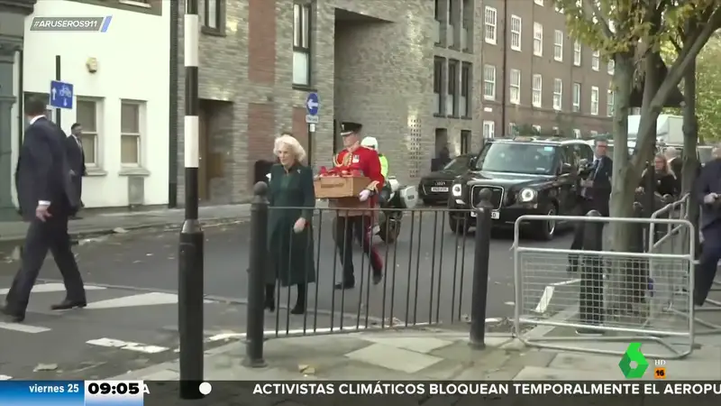 La reina Camilla dona los ositos Paddington con los que el pueblo británico homenajeó a Isabel II