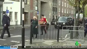 La reina Camilla dona los ositos Paddington con los que el pueblo británico homenajeó a Isabel II