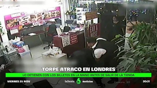 Así fue la torpe actuación de un ladrón en una tienda de Londres Así fue la torpe actuación de un ladrón en una tienda de Londres