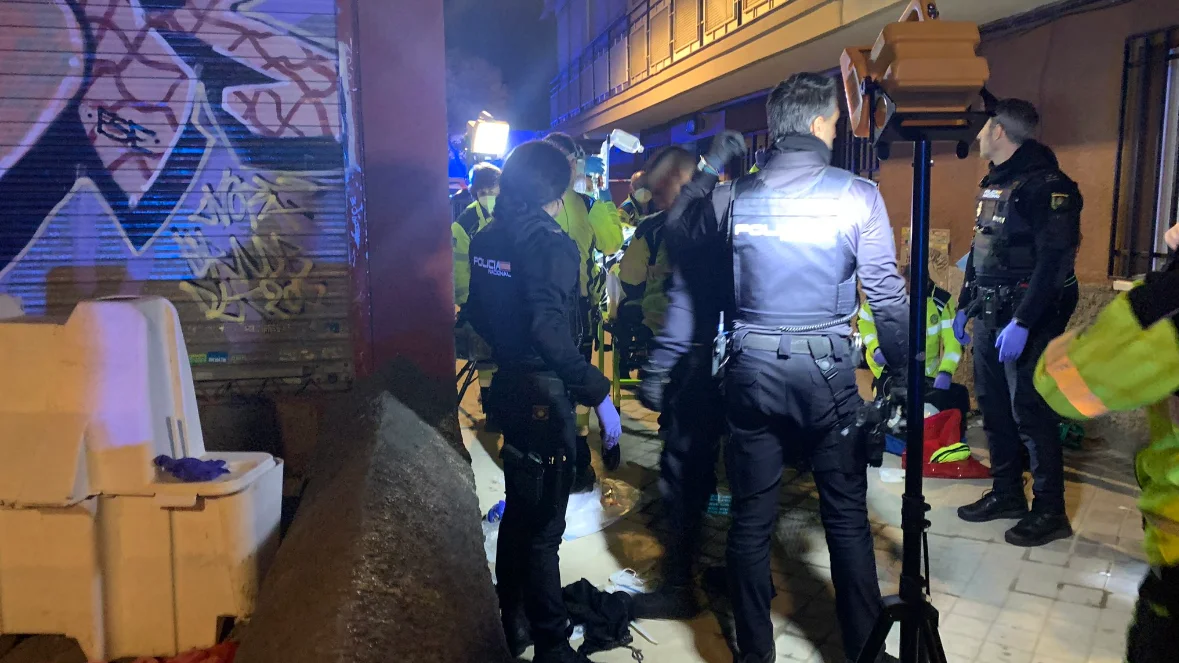 Efectivos de la Policía y de Emergencias Madrid, tras la agresión ocurrida en la Latina Efectivos de la Policía y de Emergencias Madrid, tras la agresión ocurrida en la Latina