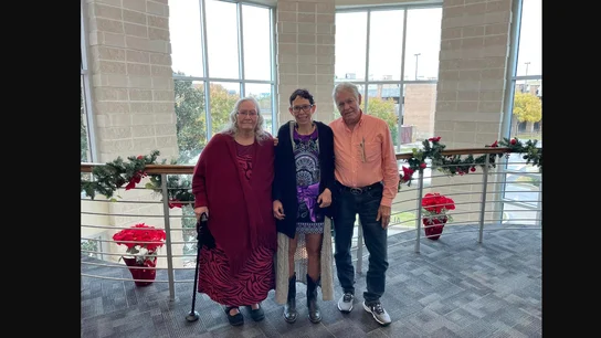 Melissa Highsmith, junto a sus padres Melissa Highsmith, junto a sus padres
