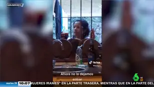 La curiosa técnica de esta familia para que Argentina gane el partido: dejar fuera de casa a la suegra