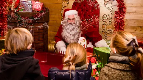 Papá Noel en el Parque de Atracciones de Madrid durante Navidad Papá Noel en el Parque de Atracciones de Madrid durante Navidad