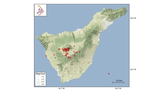 El Teide tiembla: más de un centenar de pequeños terremotos sacuden el centro de Tenerife El Teide tiembla: más de un centenar de pequeños terremotos sacuden el centro de Tenerife