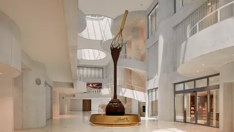 Fuente de chocolate de 9 metros de Lindt Home of Chocolate Fuente de chocolate de 9 metros de Lindt Home of Chocolate
