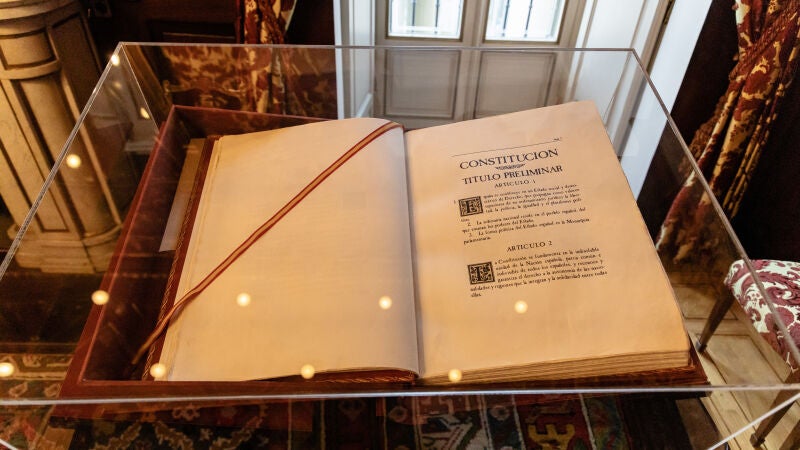 Un ejemplar de la Constitución española