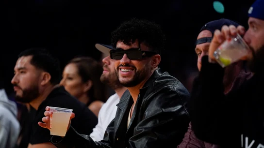 El artista Bad Bunny, durante un partido de los Lakers El artista Bad Bunny, durante un partido de los Lakers