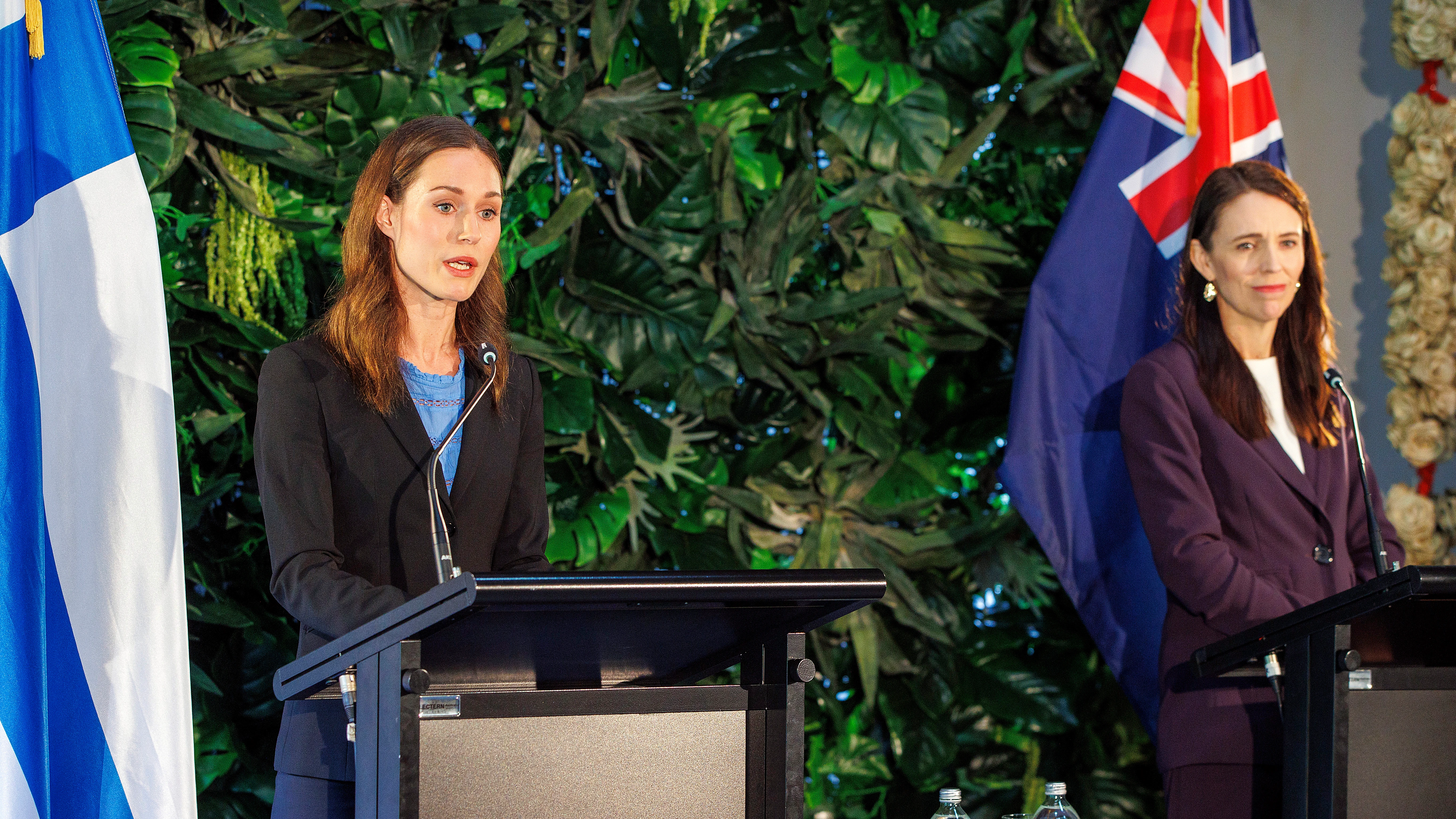 Sanna Marin y Jacinda Ardern, durante una comparecencia conjunta