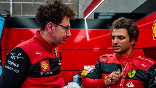 Carlos Sainz y Mattia Binotto Carlos Sainz y Mattia Binotto