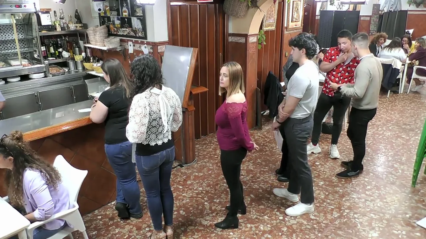 Chicote, testigo del desastroso servicio en El Palomo: "Vaya cola, esto parece Eurodisney" Chicote, testigo del desastroso servicio en El Palomo: "Vaya cola, esto parece Eurodisney"