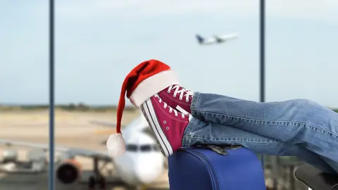 Chico viajando en Navidad Chico viajando en Navidad