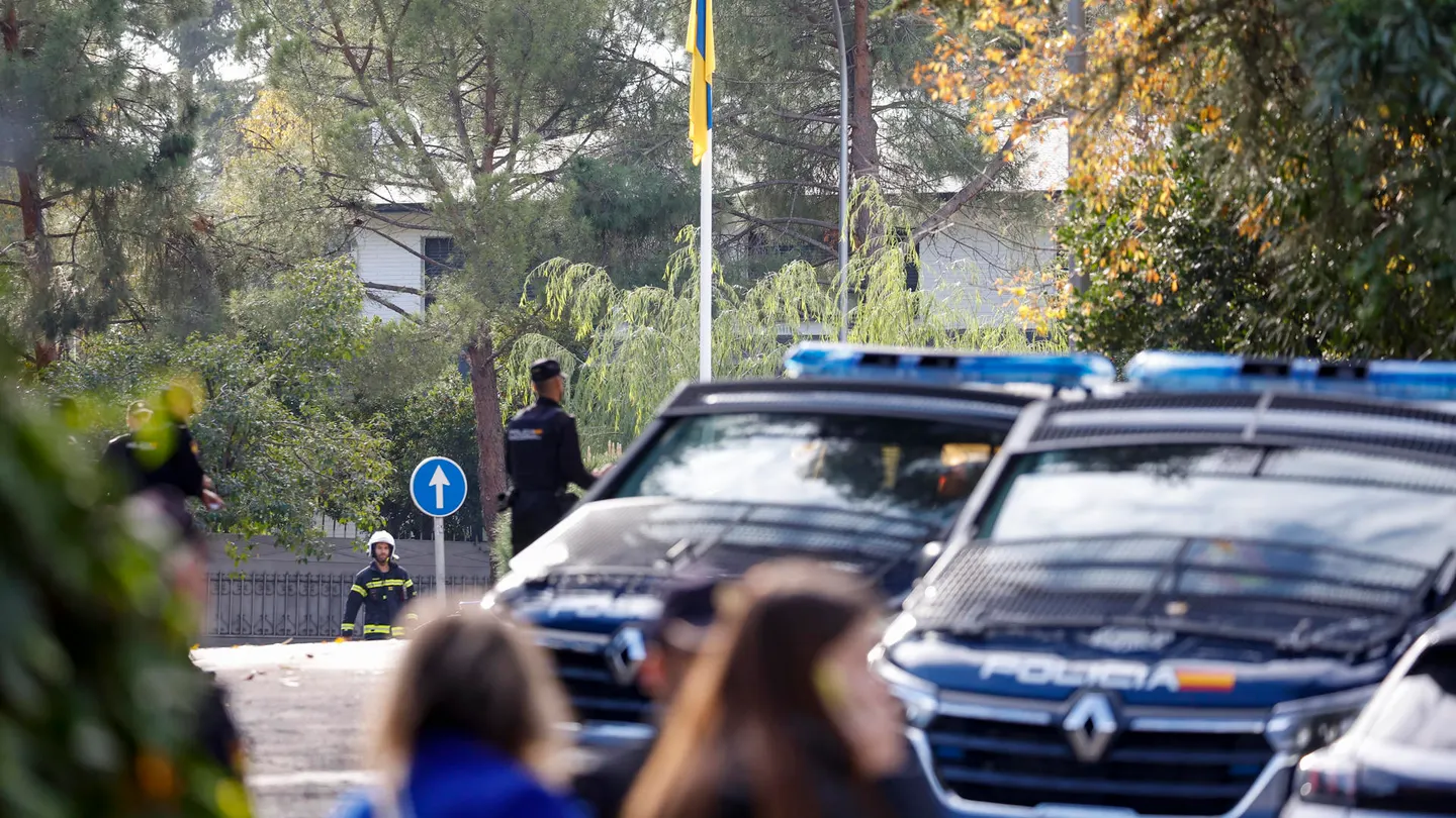 Miembros de la Policía Nacional montan un cordón de seguridad en las proximidades de la Embajada de Ucrania en Madrid Miembros de la Policía Nacional montan un cordón de seguridad en las proximidades de la Embajada de Ucrania en Madrid