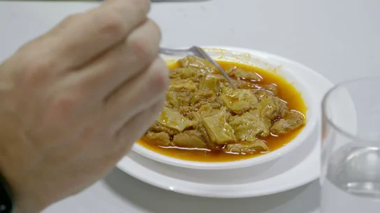 "¿Tu madre también le ponía tanto aceite?": Chicote prueba los platos míticos de El Palomo "¿Tu madre también le ponía tanto aceite?": Chicote prueba los platos míticos de El Palomo