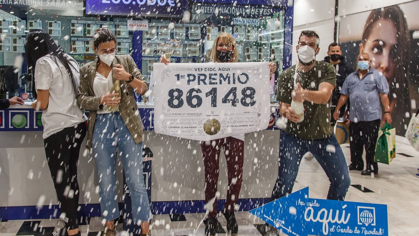 La administración de Claudia Reyes, en Las Palmas de Gran Canaria, celebrando el Gordo de 2021 La administración de Claudia Reyes, en Las Palmas de Gran Canaria, celebrando el Gordo de 2021