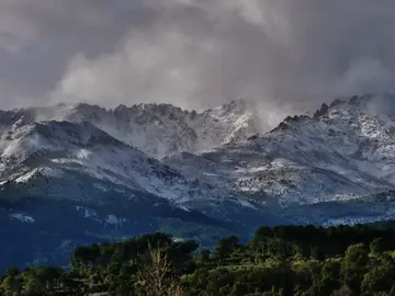La sierra de Gredos en invierno vista desde Arenas de San Pedro