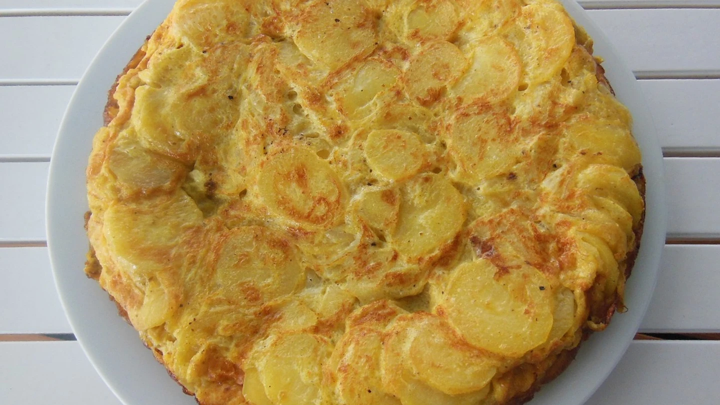 Cómo darle la vuelta a la tortilla para que quede perfecta Cómo darle la vuelta a la tortilla para que quede perfecta