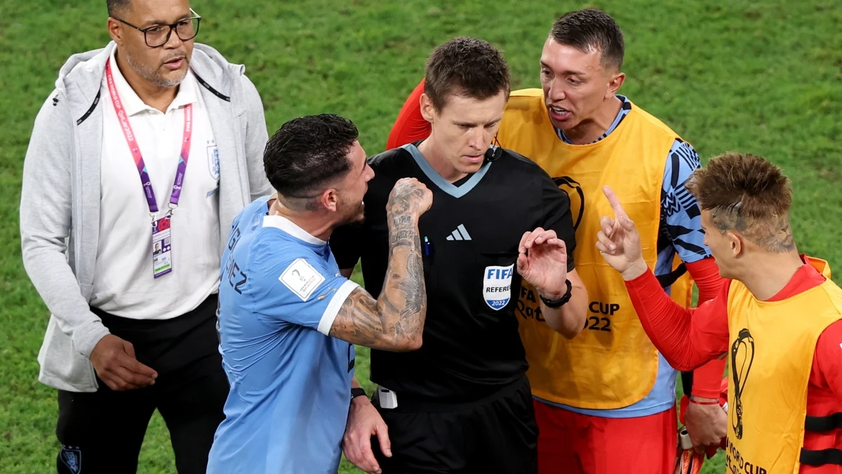 Giménez se encara contra el árbitro