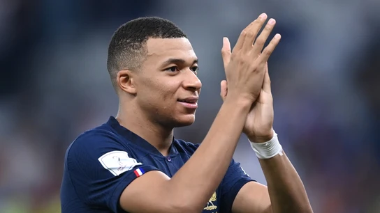 Mbappé aplaude Mbappé aplaude