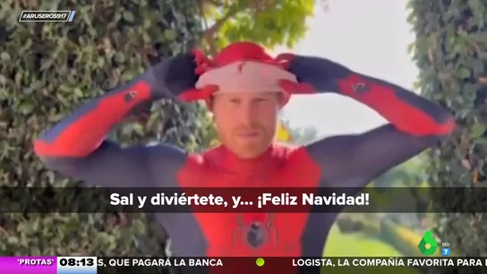 El príncipe Harry se disfraza de Spider-Man y lanza un emotivo mensaje de Navidad a los huérfanos de militares El príncipe Harry se disfraza de Spider-Man y lanza un emotivo mensaje de Navidad a los huérfanos de militares